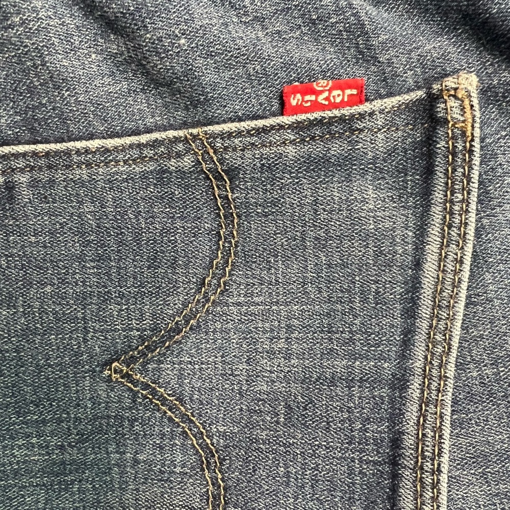 Women’s Levi Strauss & Co. Jeans. Slimming straight. W31/L32. Great condition. - Picture 5 of 7